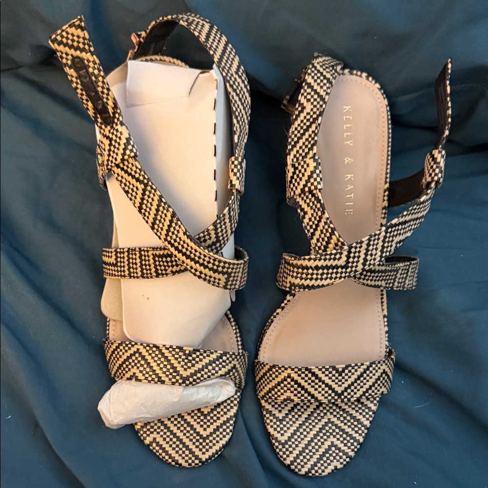 Kelly & Katie Black and Cream Women's Sandals